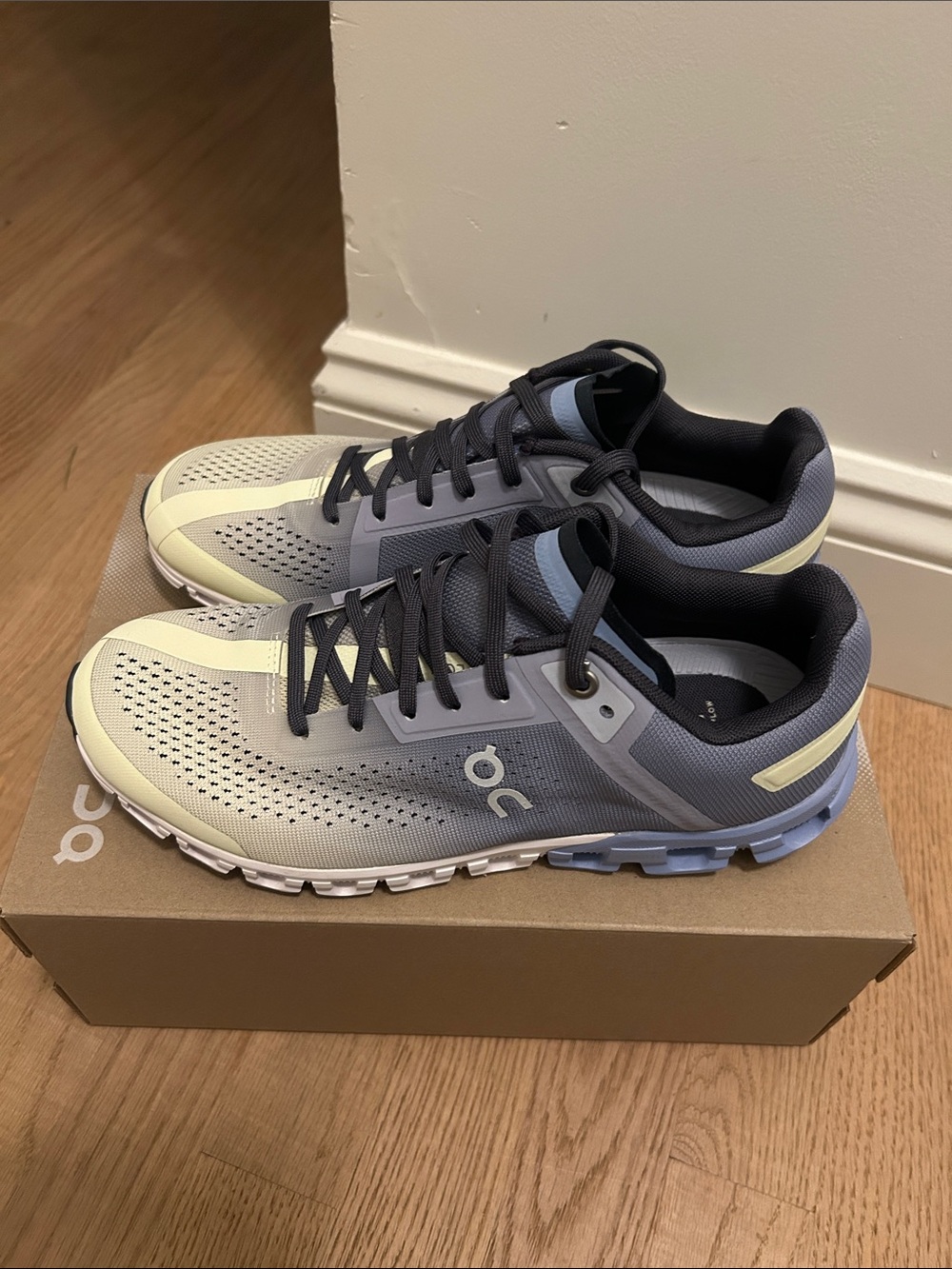 On Running Cloudflow Nimbus and Seedling Colorway Women’s size 7.5 New